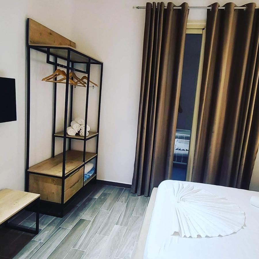 Hotel Noel Vlorë Exteriör bild