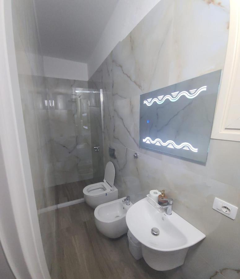 Hotel Noel Vlorë Exteriör bild