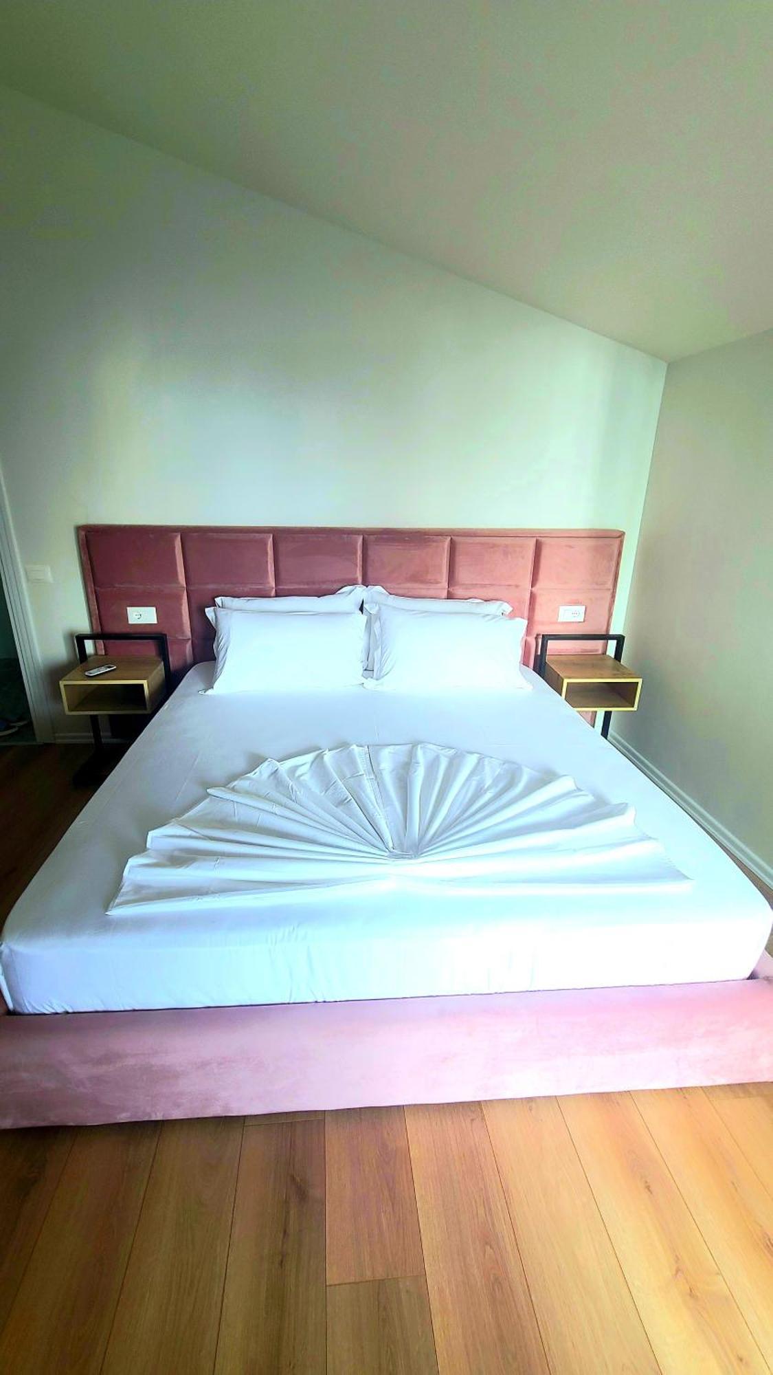 Hotel Noel Vlorë Exteriör bild
