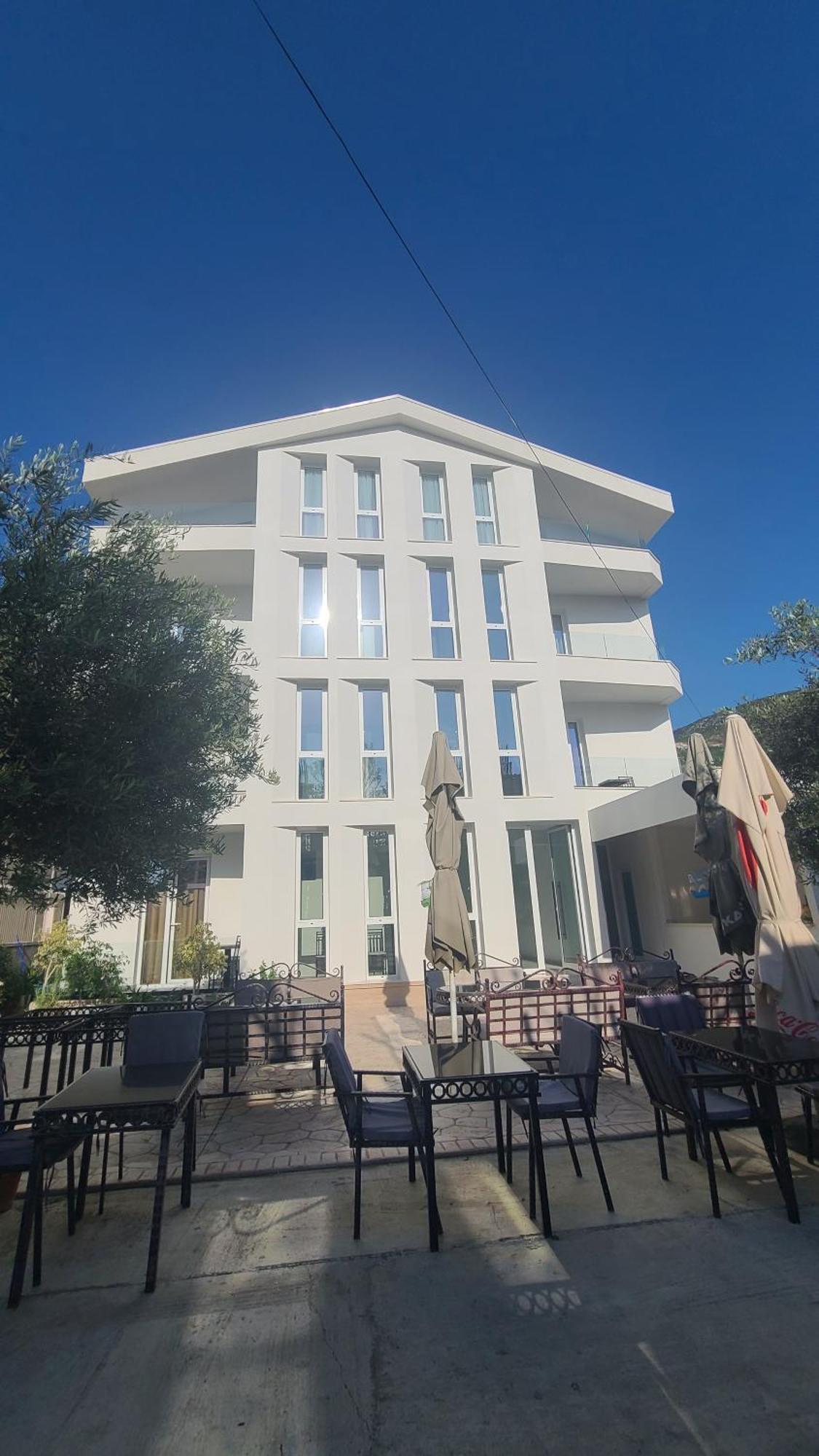 Hotel Noel Vlorë Exteriör bild